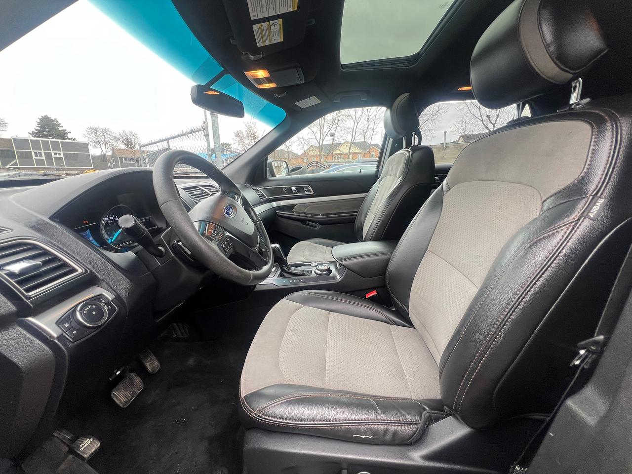 2017 Ford Explorer LEATHER -BACK CAM -NAV-SUNROOF-HEATED SEATS & MORE Photo