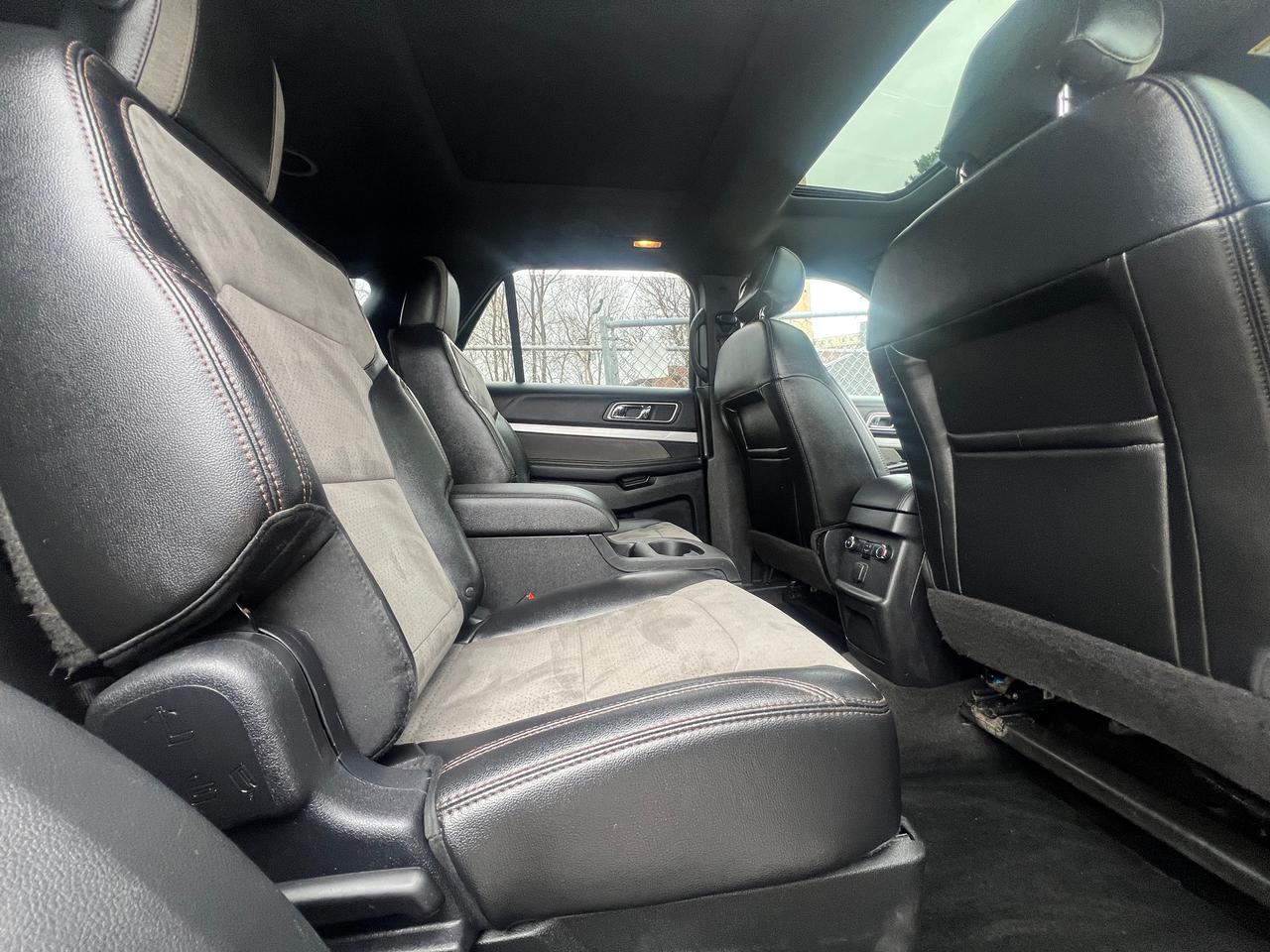 2017 Ford Explorer LEATHER -BACK CAM -NAV-SUNROOF-HEATED SEATS & MORE Photo