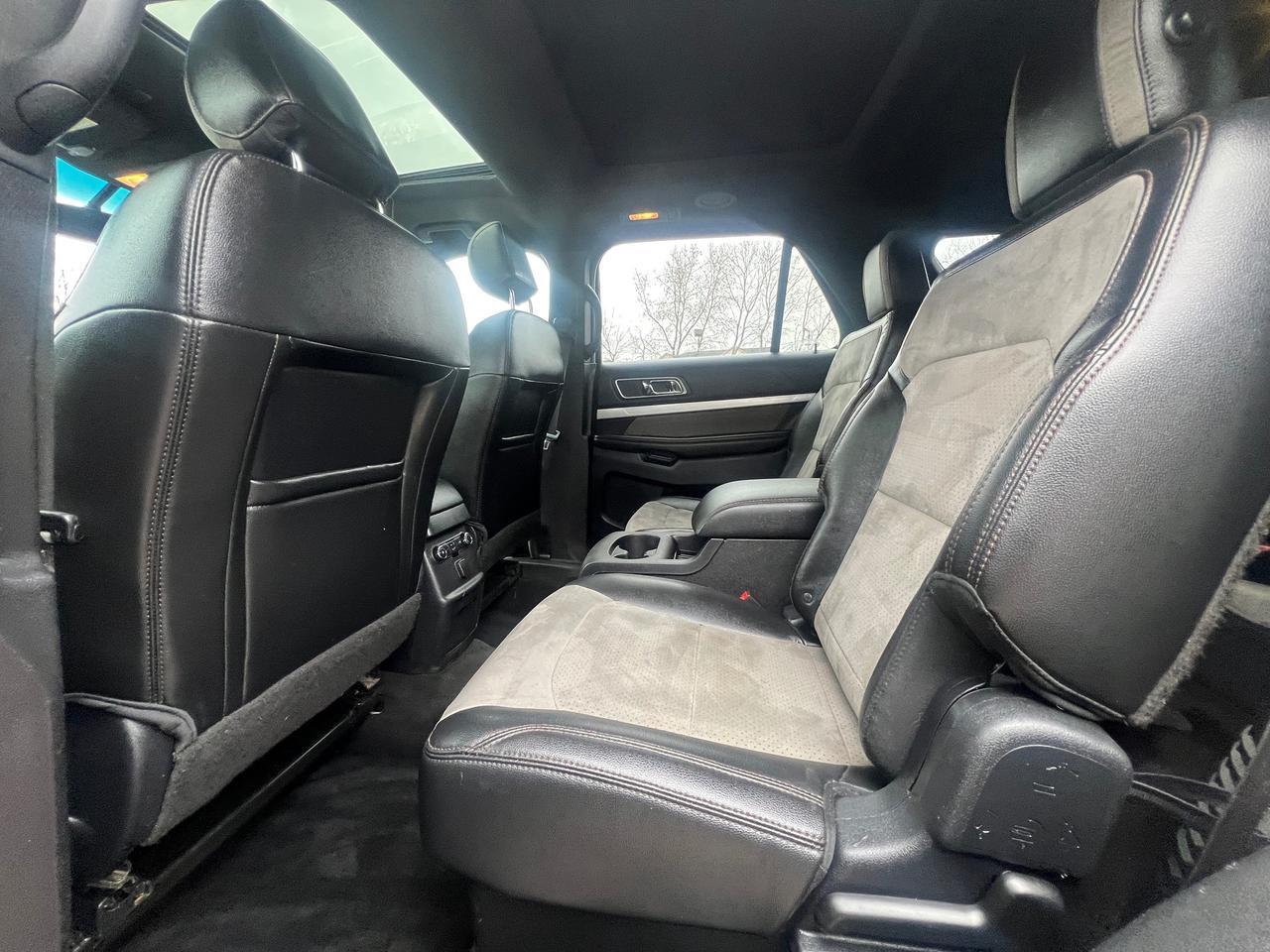 2017 Ford Explorer LEATHER -BACK CAM -NAV-SUNROOF-HEATED SEATS & MORE Photo