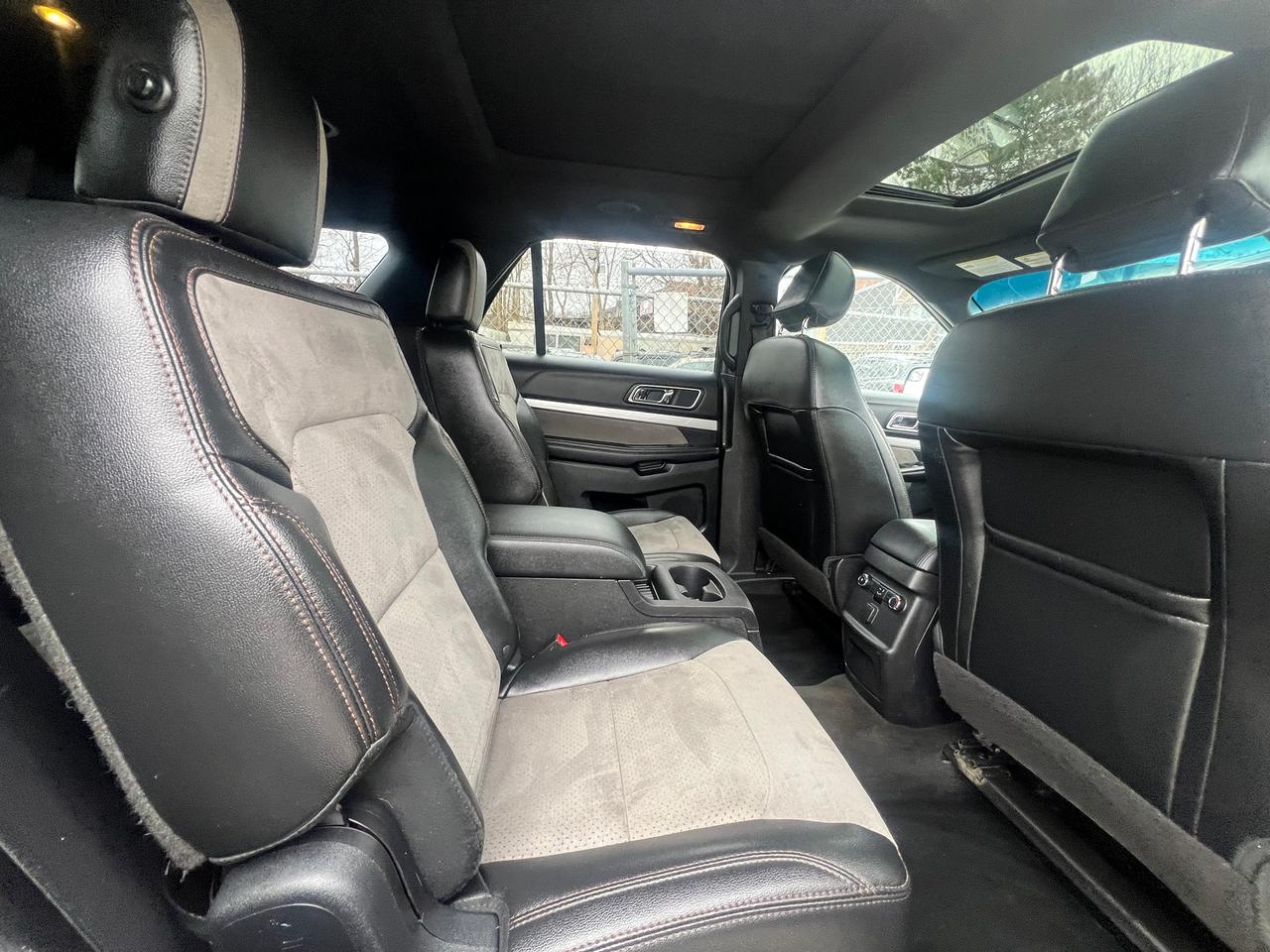 2017 Ford Explorer LEATHER -BACK CAM -NAV-SUNROOF-HEATED SEATS & MORE Photo