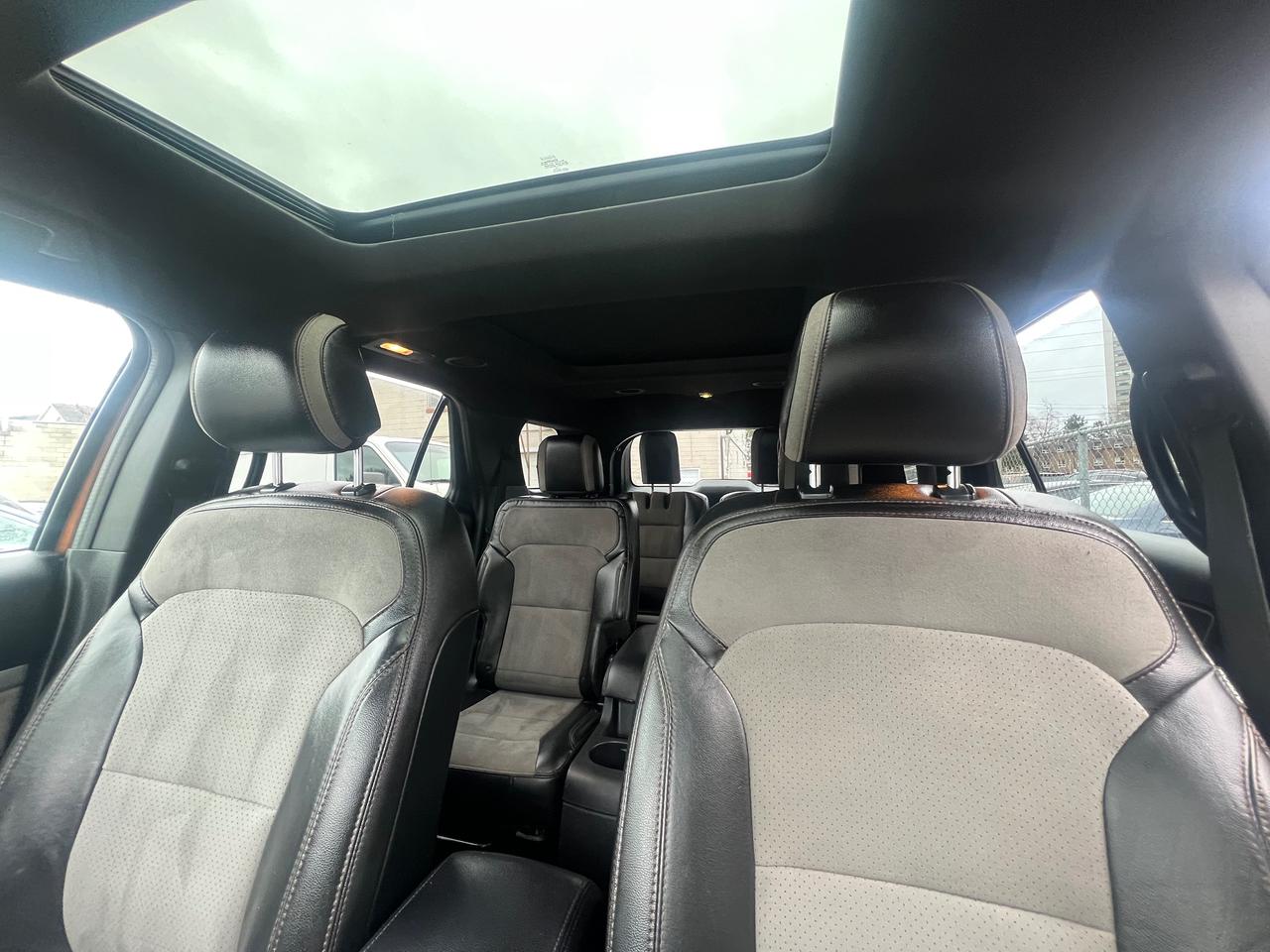 2017 Ford Explorer LEATHER -BACK CAM -NAV-SUNROOF-HEATED SEATS & MORE Photo