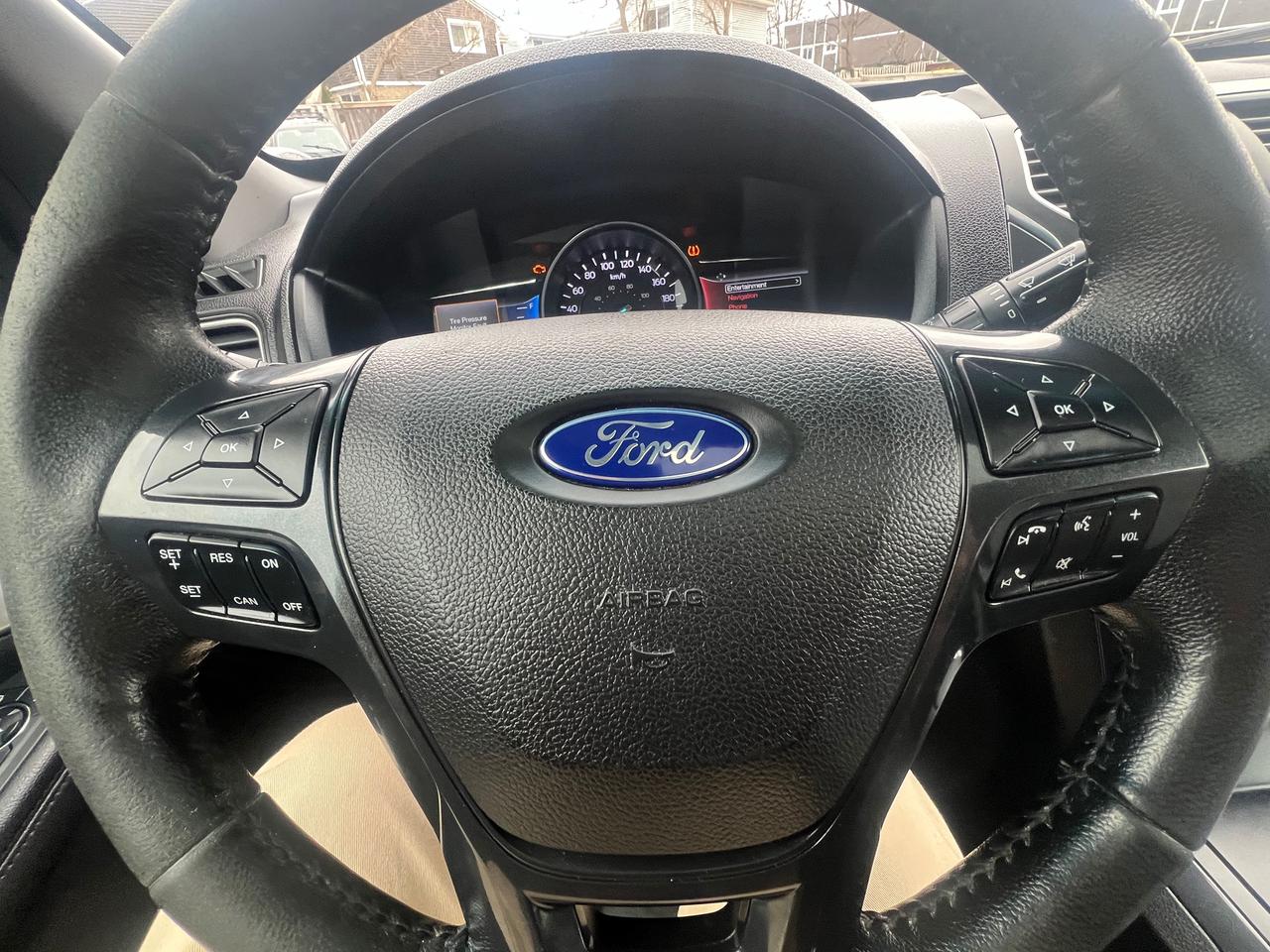 2017 Ford Explorer LEATHER -BACK CAM -NAV-SUNROOF-HEATED SEATS & MORE Photo