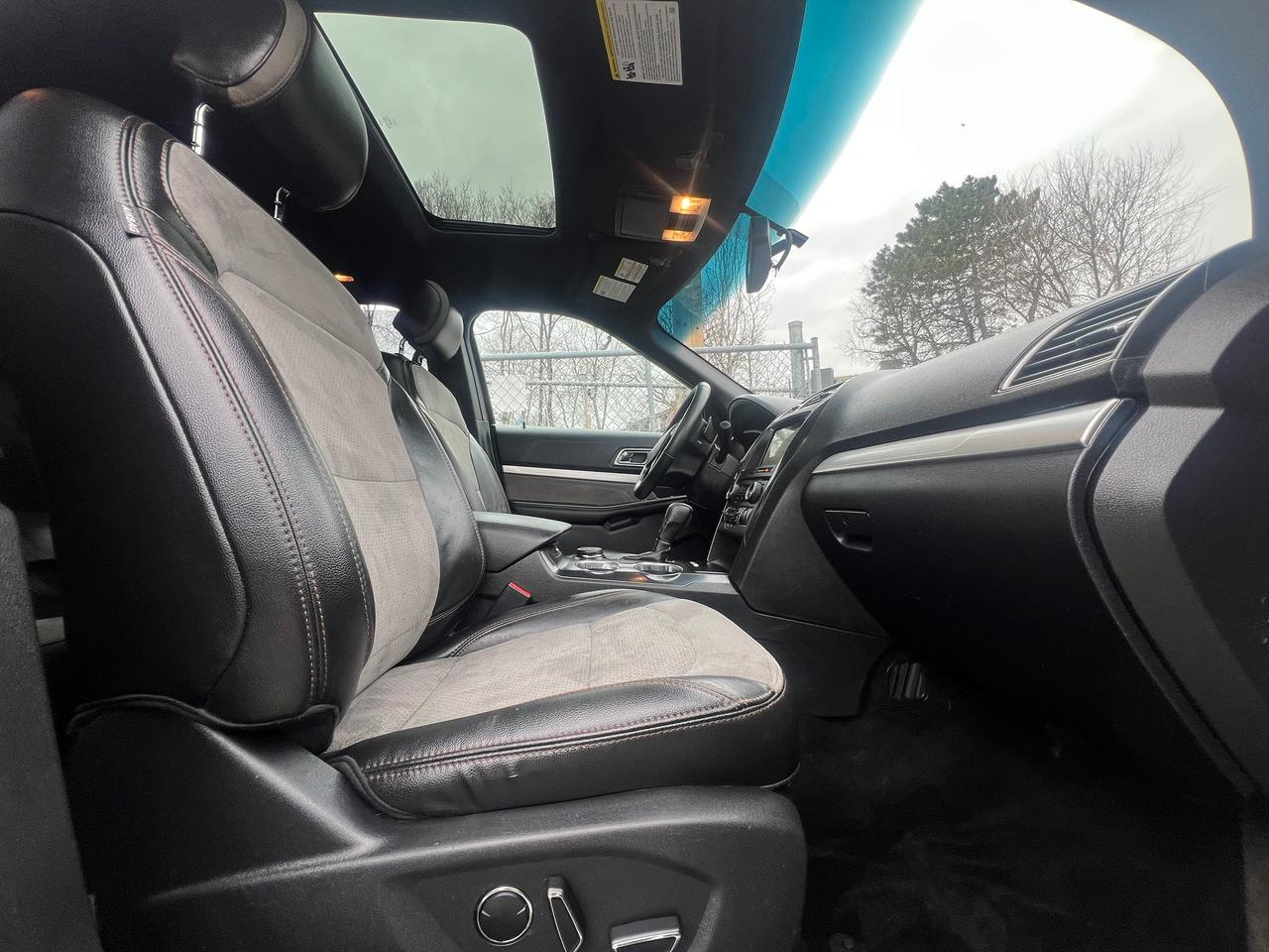 2017 Ford Explorer LEATHER -BACK CAM -NAV-SUNROOF-HEATED SEATS & MORE Photo