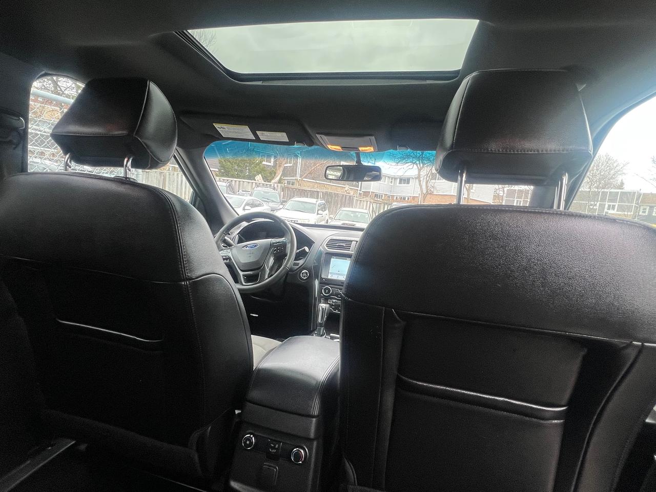 2017 Ford Explorer LEATHER -BACK CAM -NAV-SUNROOF-HEATED SEATS & MORE Photo