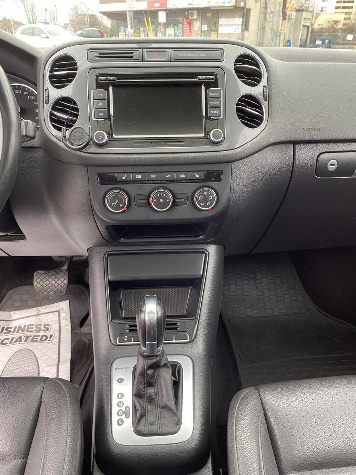2013 Volkswagen Tiguan Automatic/AWD/4 Cylinder/Leather/Panoroof Photo