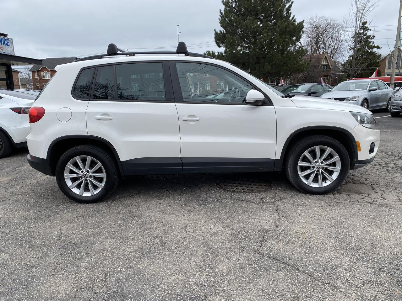 2013 Volkswagen Tiguan Automatic/AWD/4 Cylinder/Leather/Panoroof Photo4