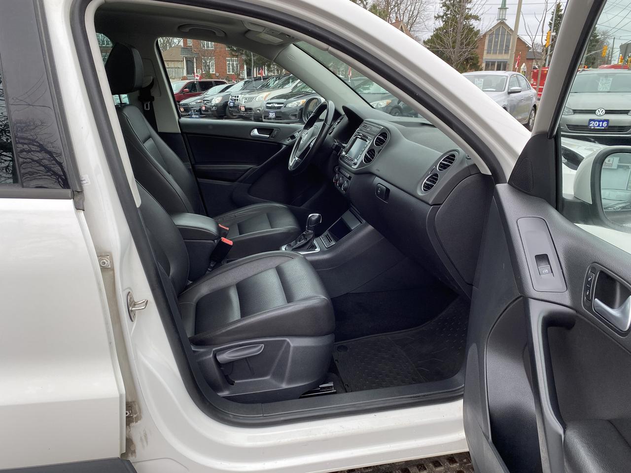 2013 Volkswagen Tiguan Automatic/AWD/4 Cylinder/Leather/Panoroof Photo