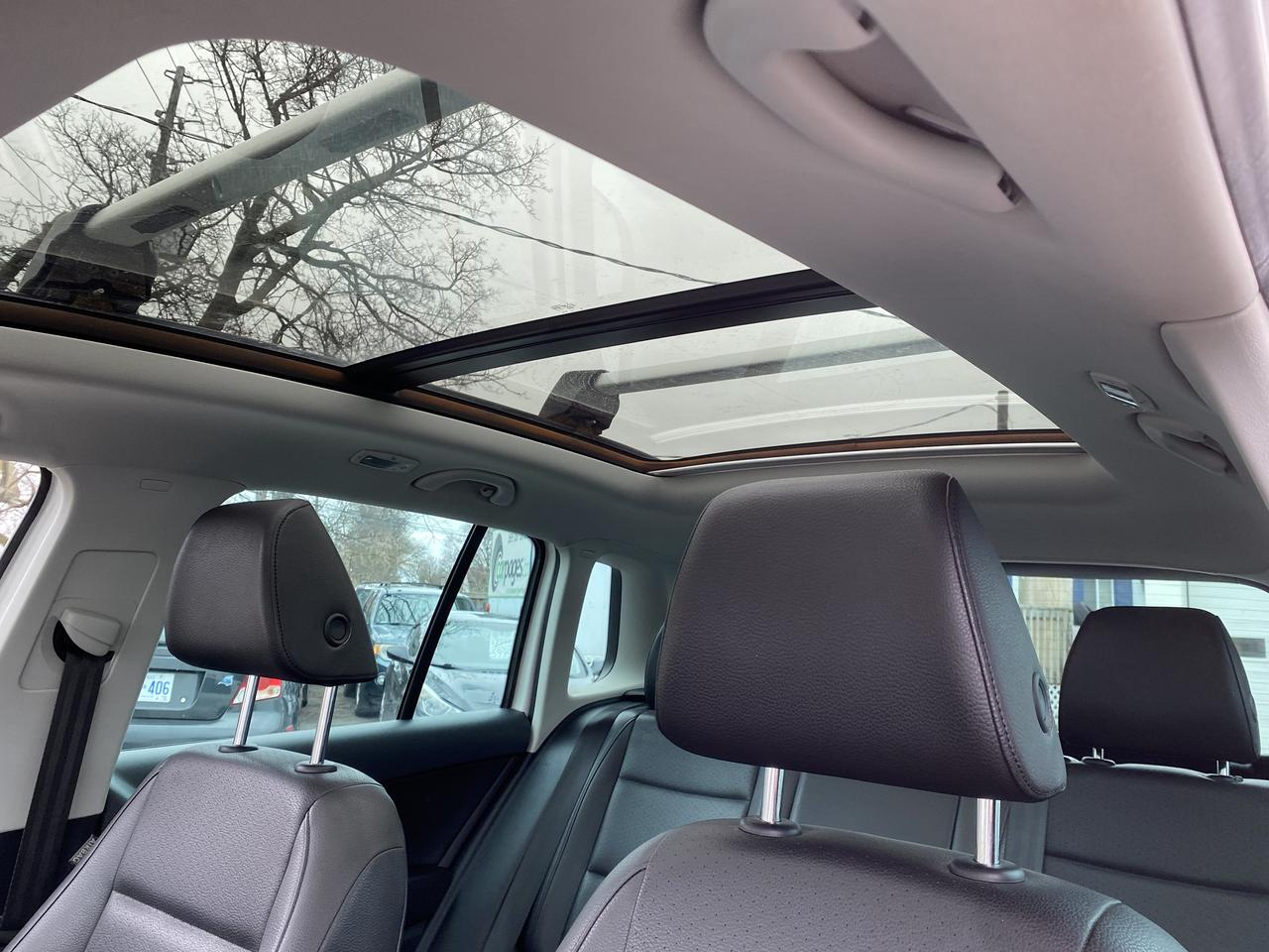 2013 Volkswagen Tiguan Automatic/AWD/4 Cylinder/Leather/Panoroof Photo