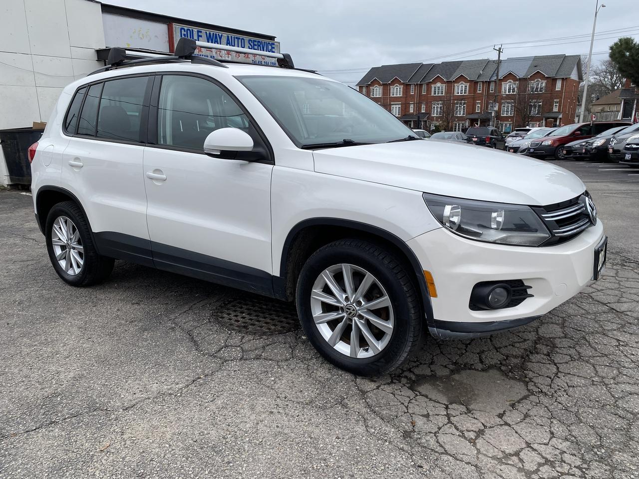 2013 Volkswagen Tiguan Automatic/AWD/4 Cylinder/Leather/Panoroof Photo