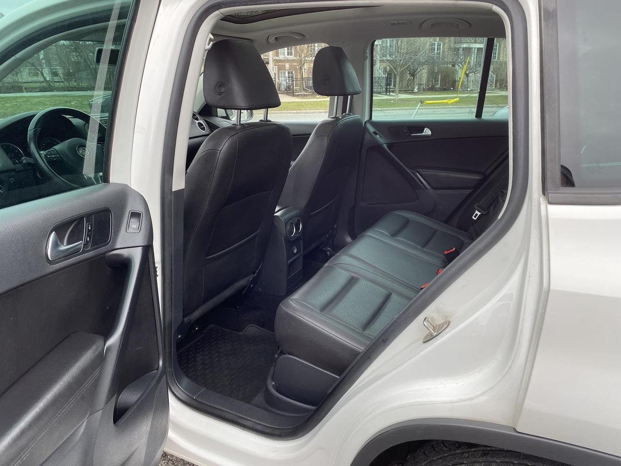 2013 Volkswagen Tiguan Automatic/AWD/4 Cylinder/Leather/Panoroof Photo