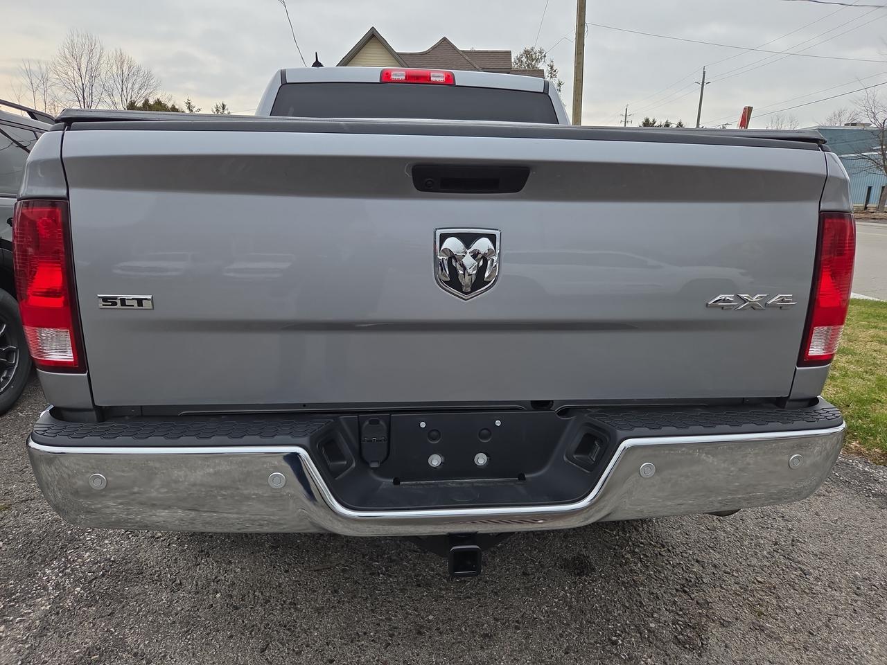 2022 RAM 1500 Classic SLT Photo4