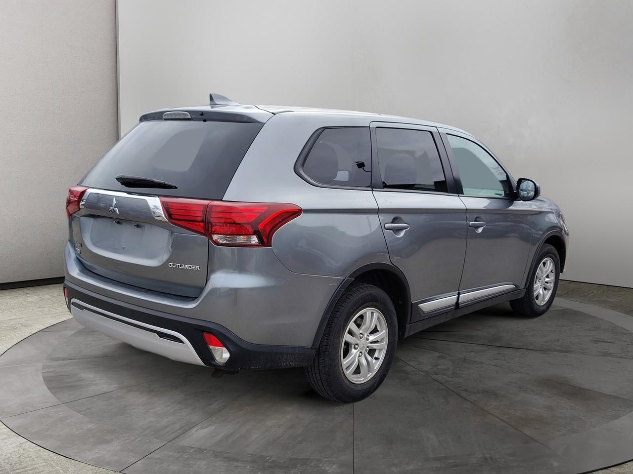 2019 Mitsubishi Outlander ES Photo