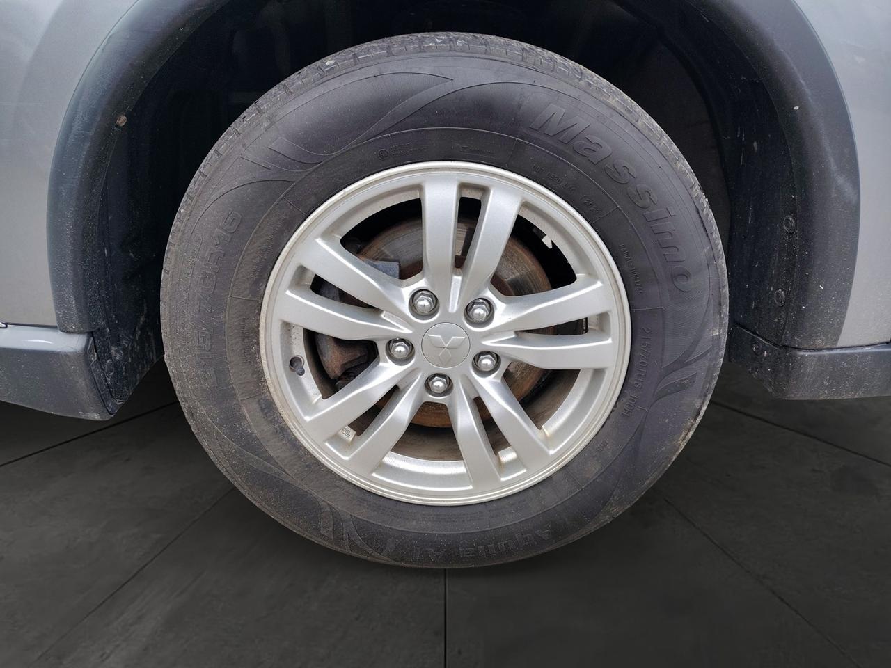 2019 Mitsubishi Outlander ES Photo3