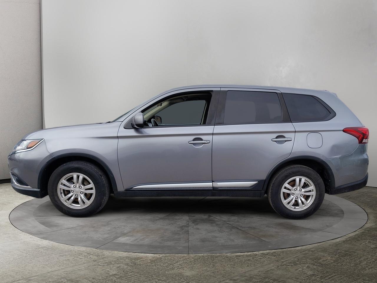 2019 Mitsubishi Outlander ES Photo