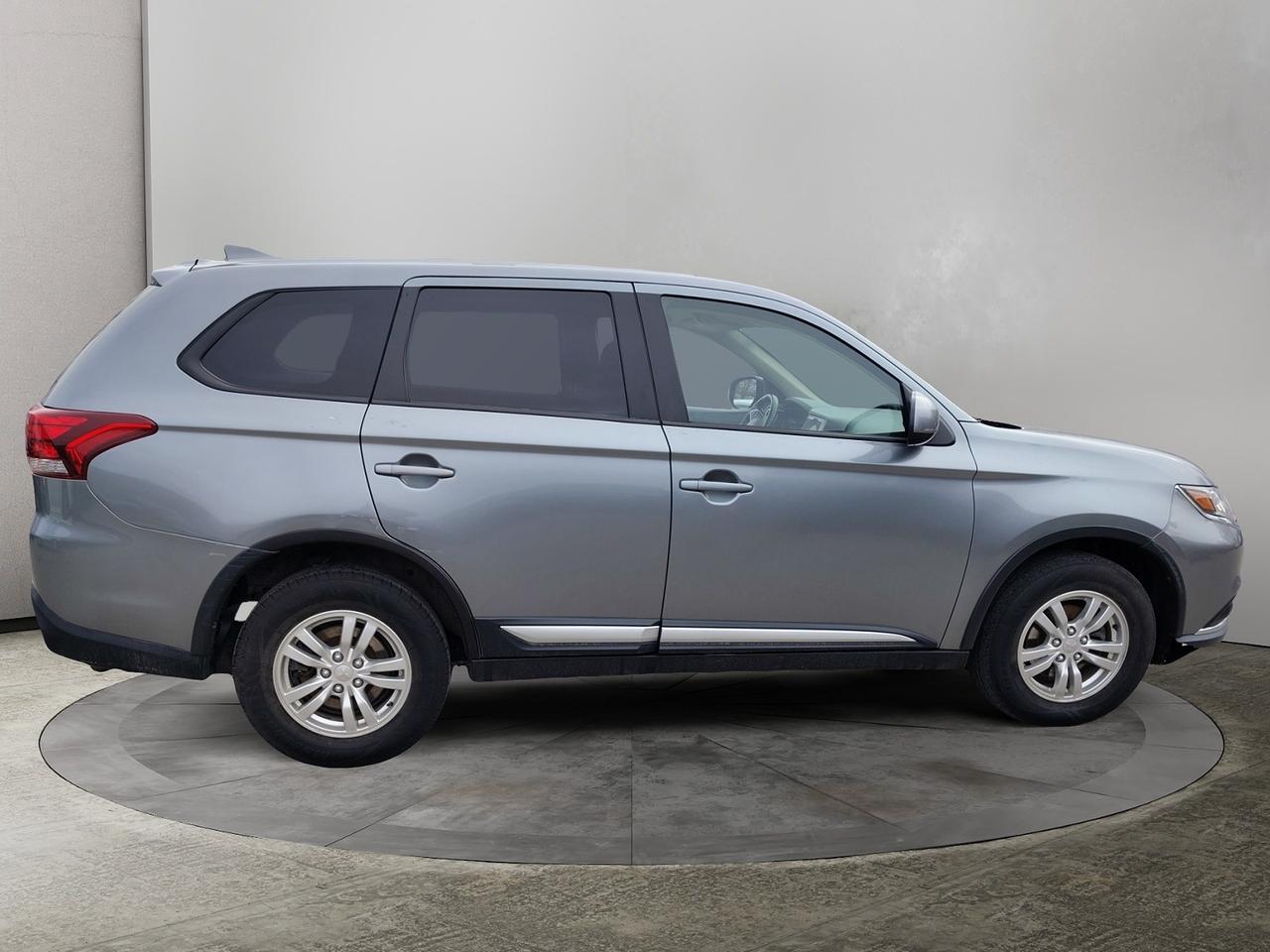 2019 Mitsubishi Outlander ES Photo