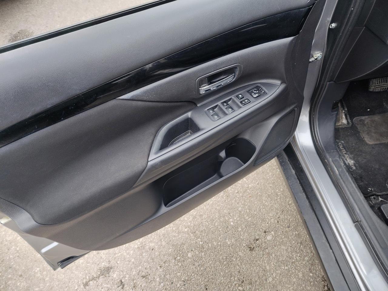 2019 Mitsubishi Outlander ES Photo