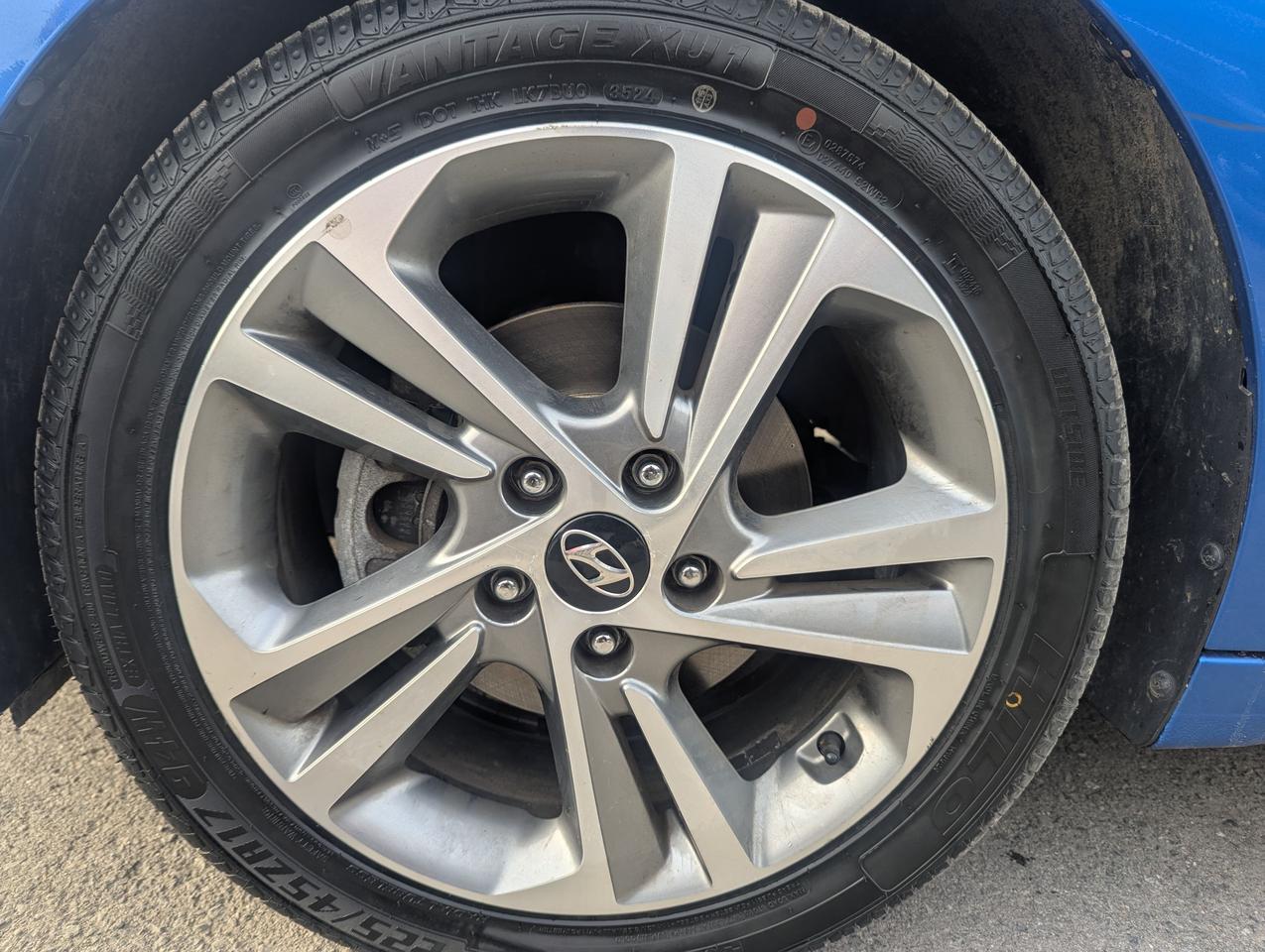 2018 Hyundai Elantra GLS Photo4