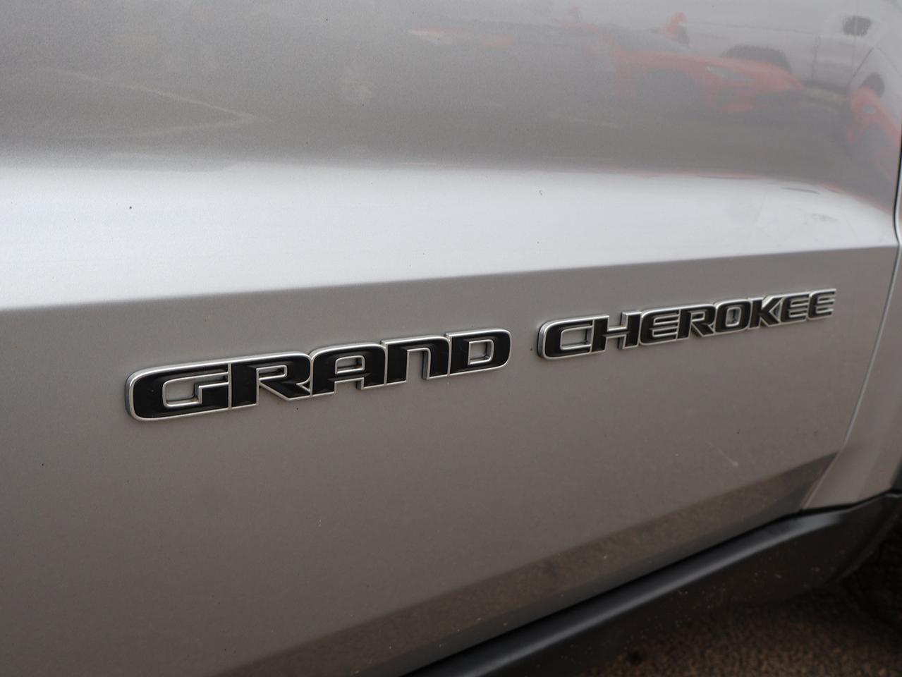 2018 Jeep Grand Cherokee V6 LIMITED 4WD CERTIFIED *ACCIDENT FREE*2ND WINTER* CAMERA NAV BLUETOOTH LEATHER COOL/HEAT SEAT/STEERING SUNROOF CRUISE ALLOYS Photo
