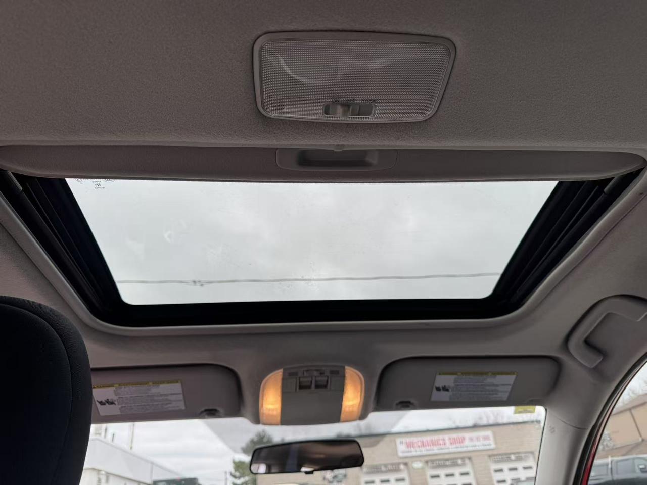2011 Toyota Matrix S AUTO SUNROOF Photo