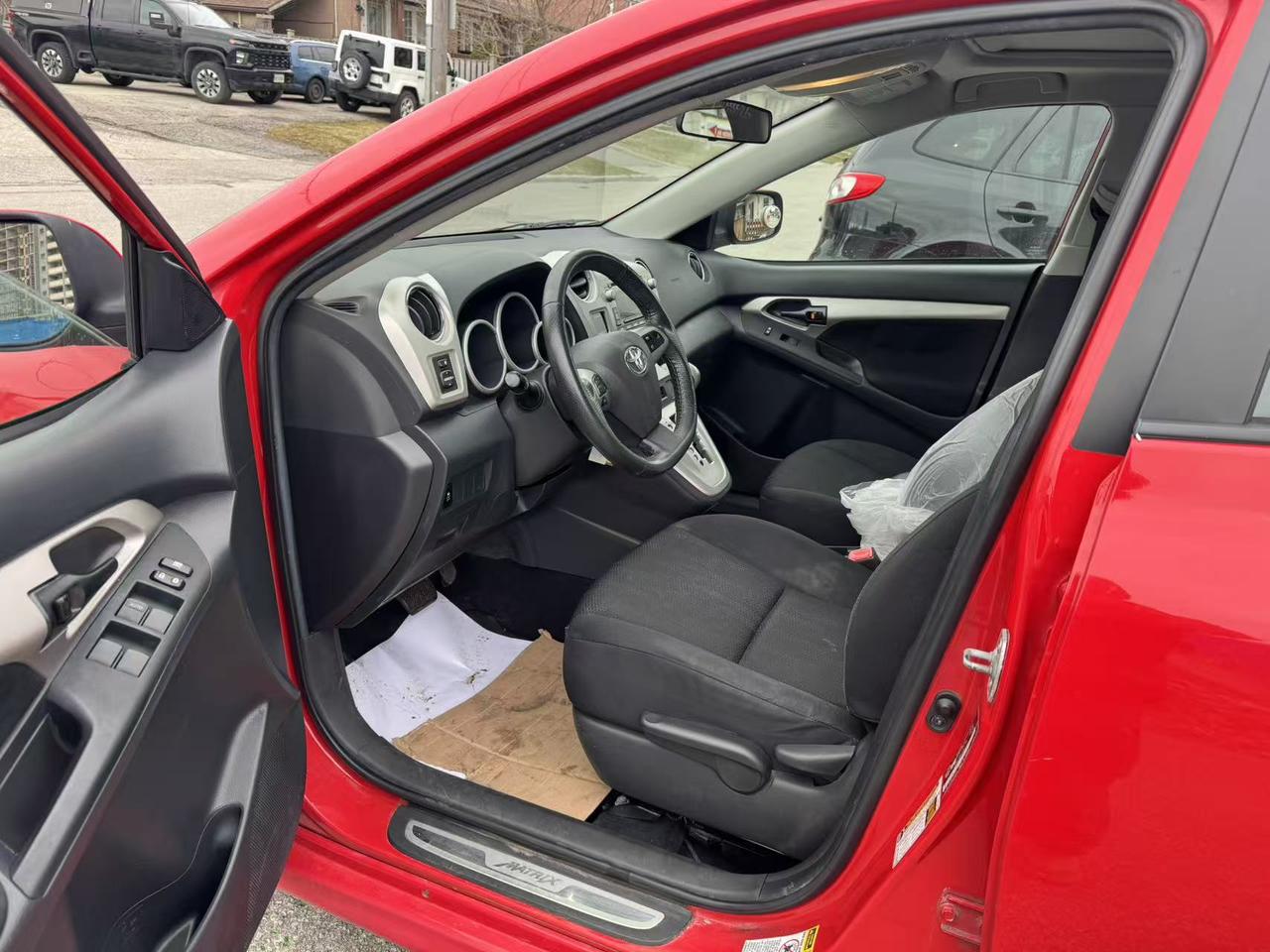 2011 Toyota Matrix S AUTO SUNROOF Photo