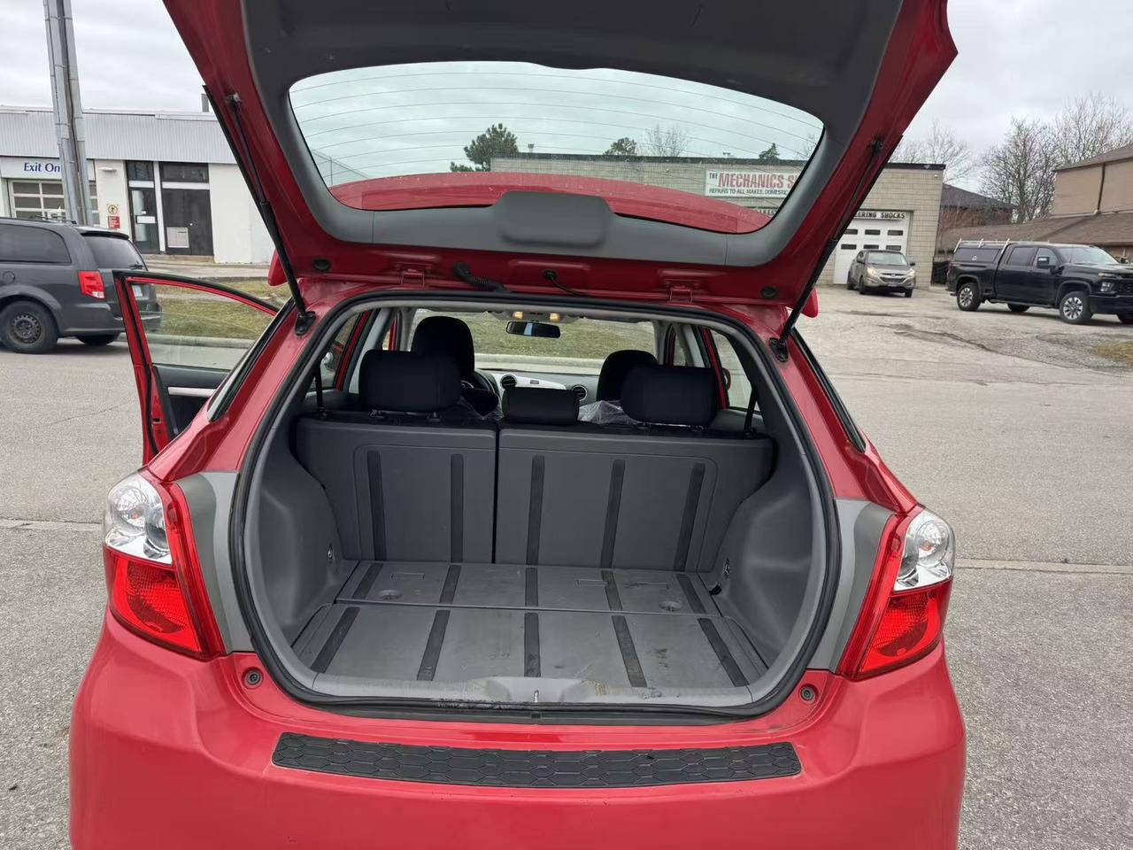 2011 Toyota Matrix S AUTO SUNROOF Photo