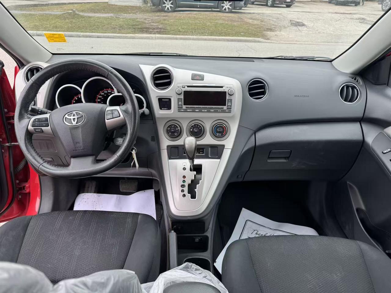 2011 Toyota Matrix S AUTO SUNROOF Photo