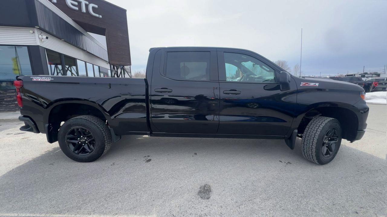 2024 Chevrolet Silverado 1500 Custom Trail Boss 4x4, POWER REAR MIRRORS, CRUISE CONTROL, BACK UP CAM, SIRIUS XM!! Photo