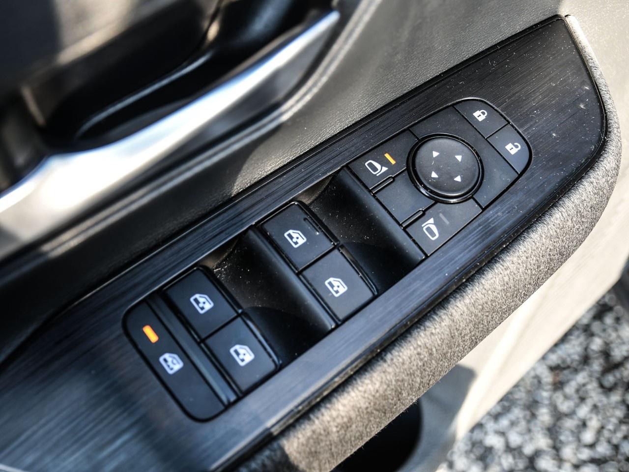 2025 Nissan Kicks SV AWD Photo