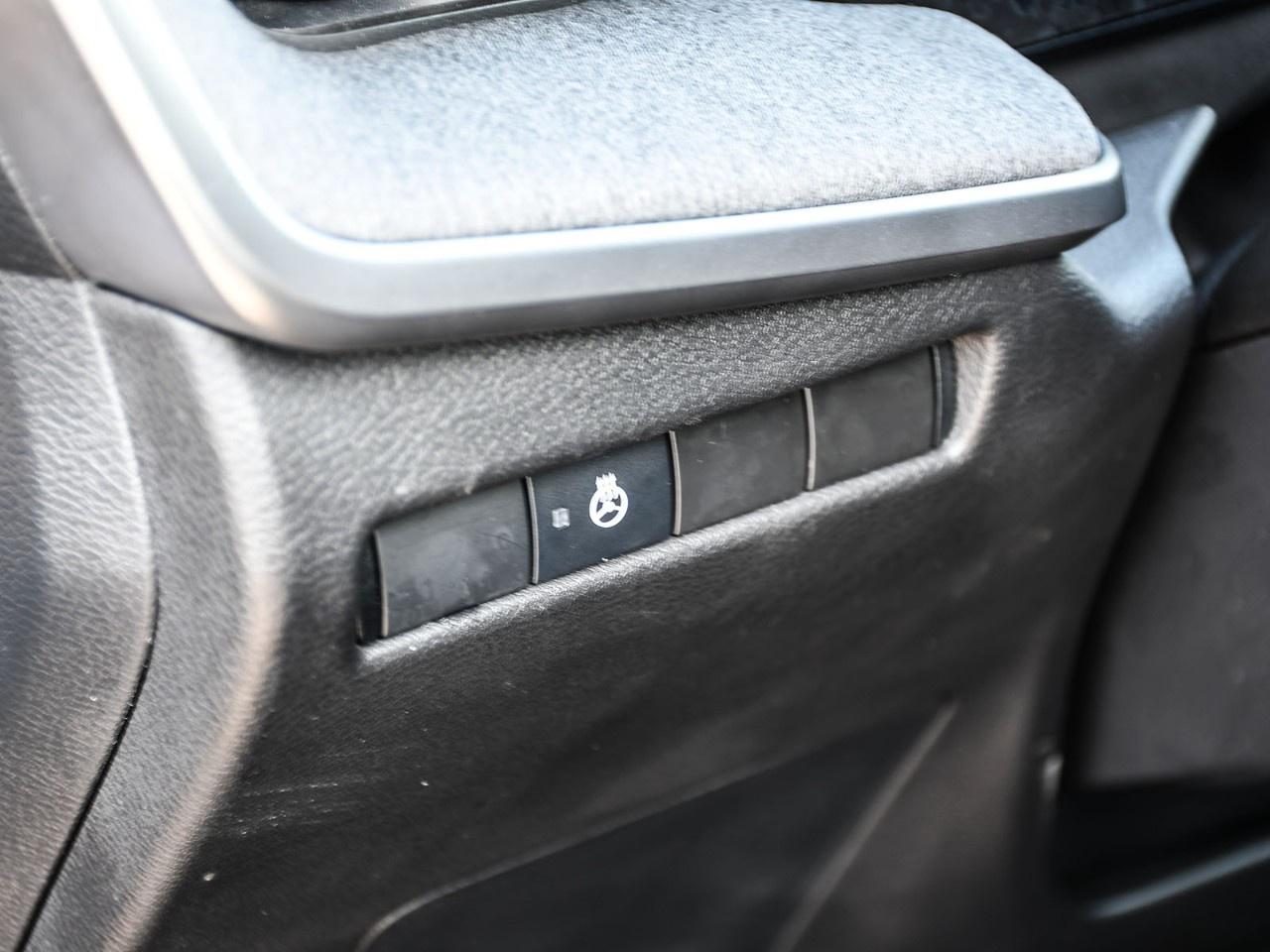 2025 Nissan Kicks SV AWD Photo