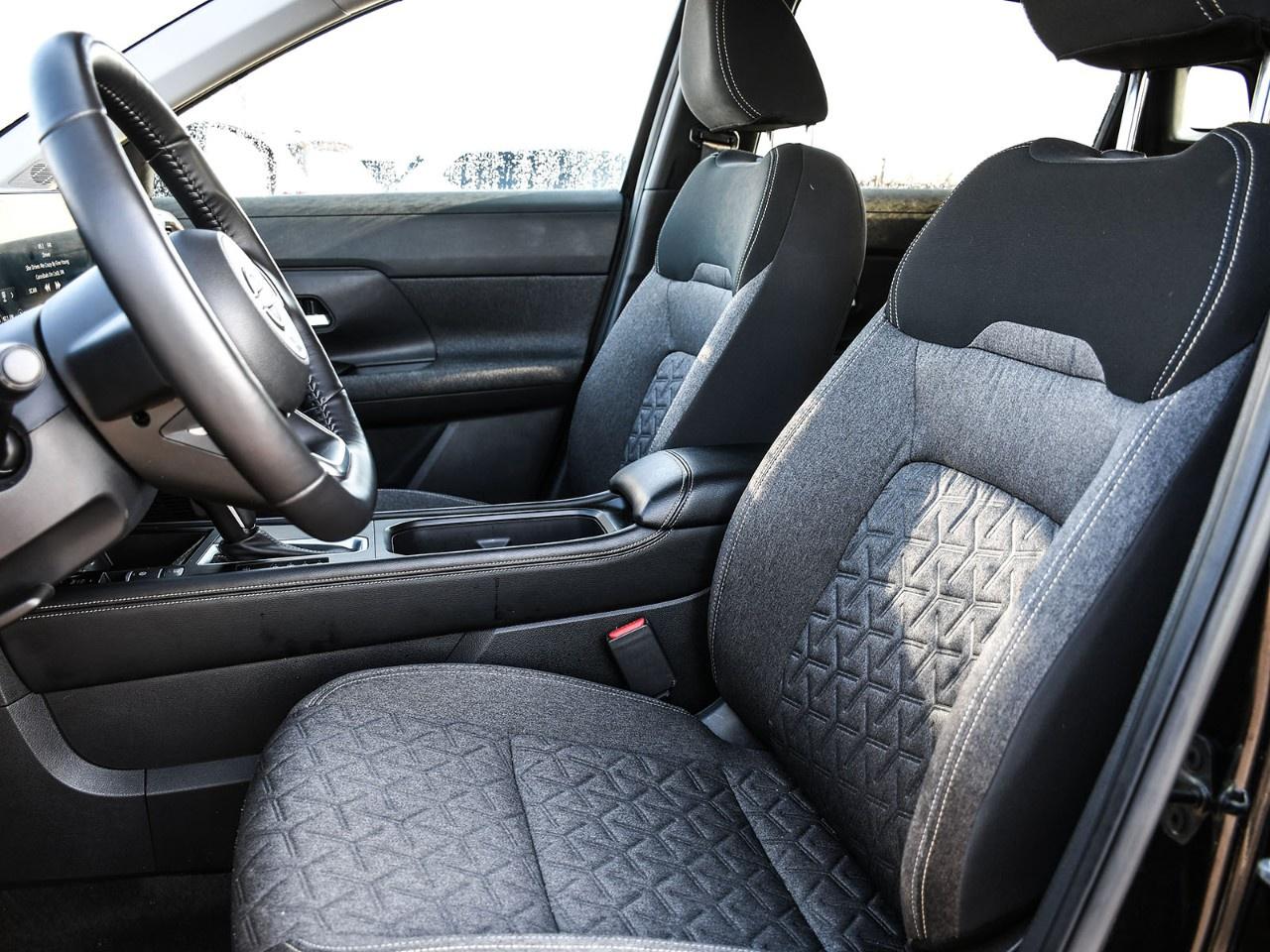 2025 Nissan Kicks SV AWD Photo