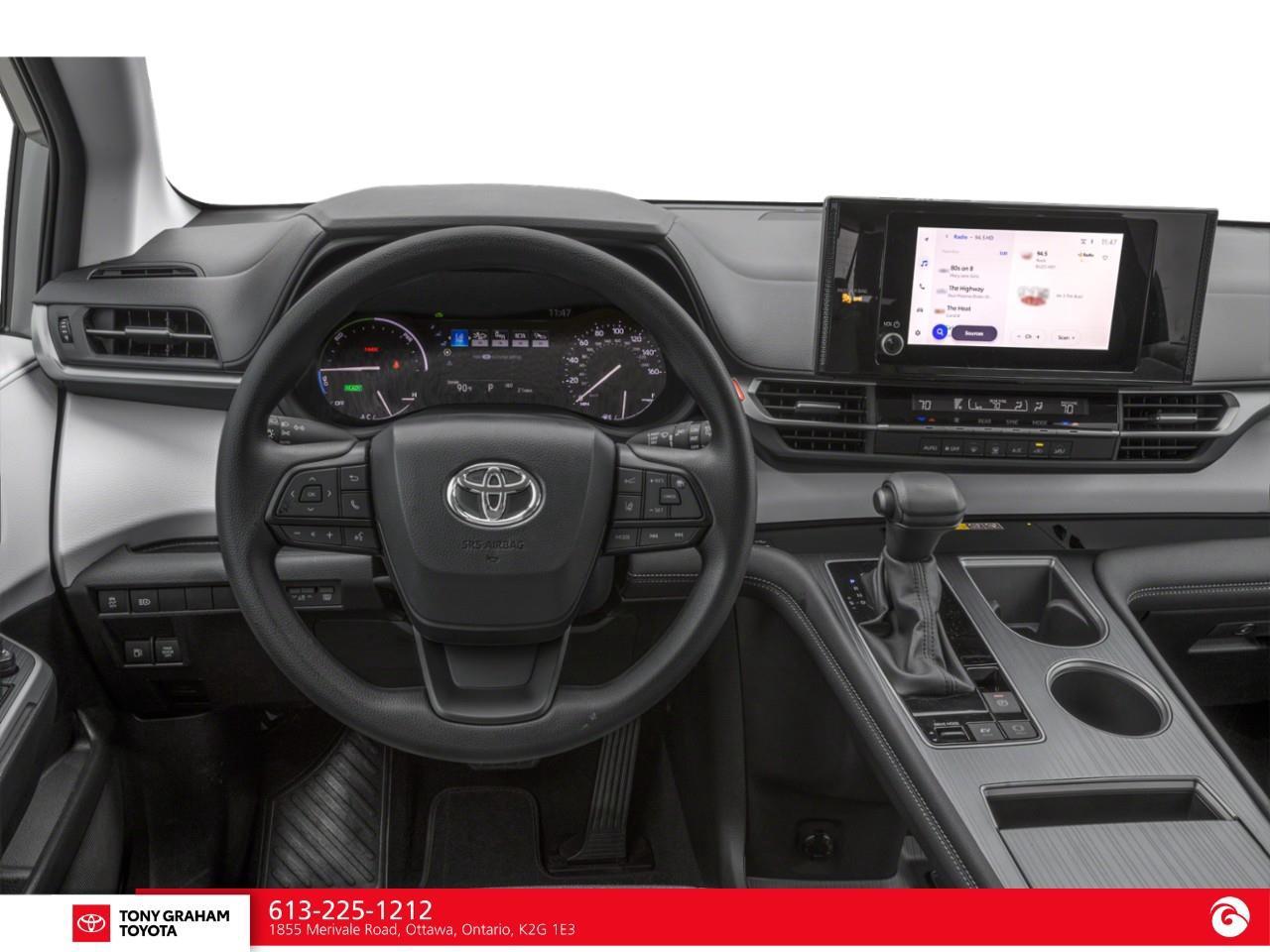 2025 Toyota Sienna LE 8-Passenger Photo3