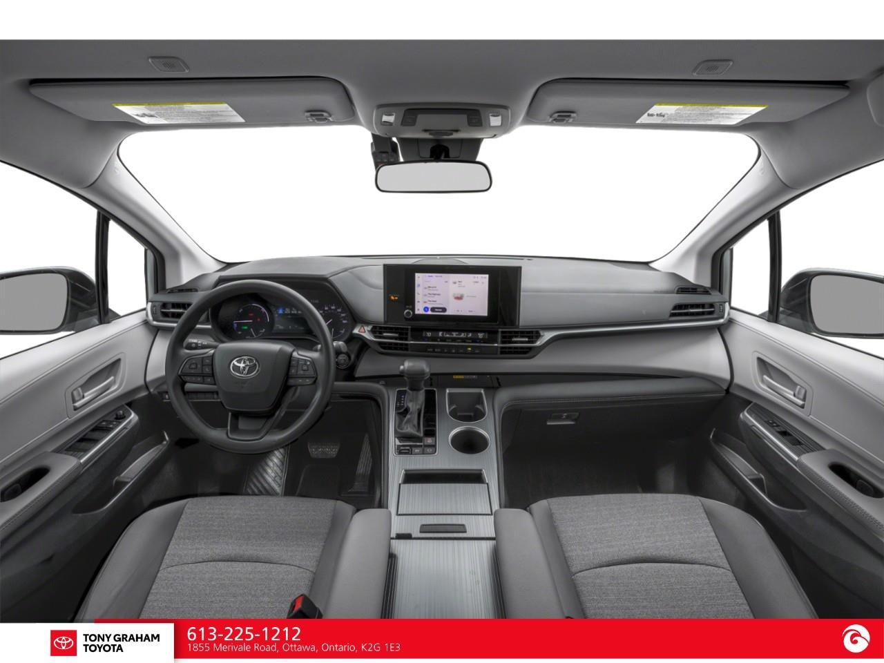 2025 Toyota Sienna LE 8-Passenger Photo