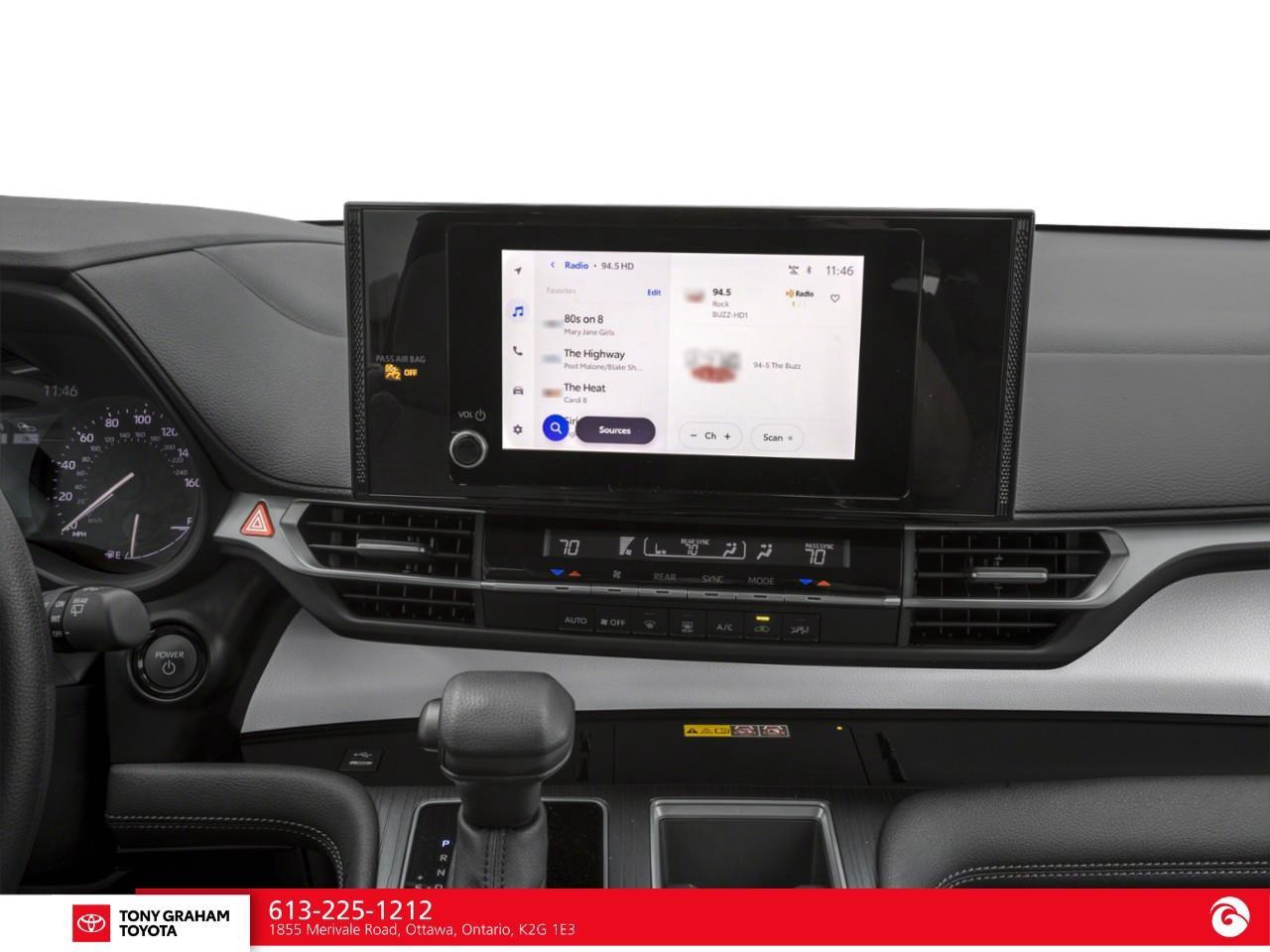 2025 Toyota Sienna LE 8-Passenger Photo