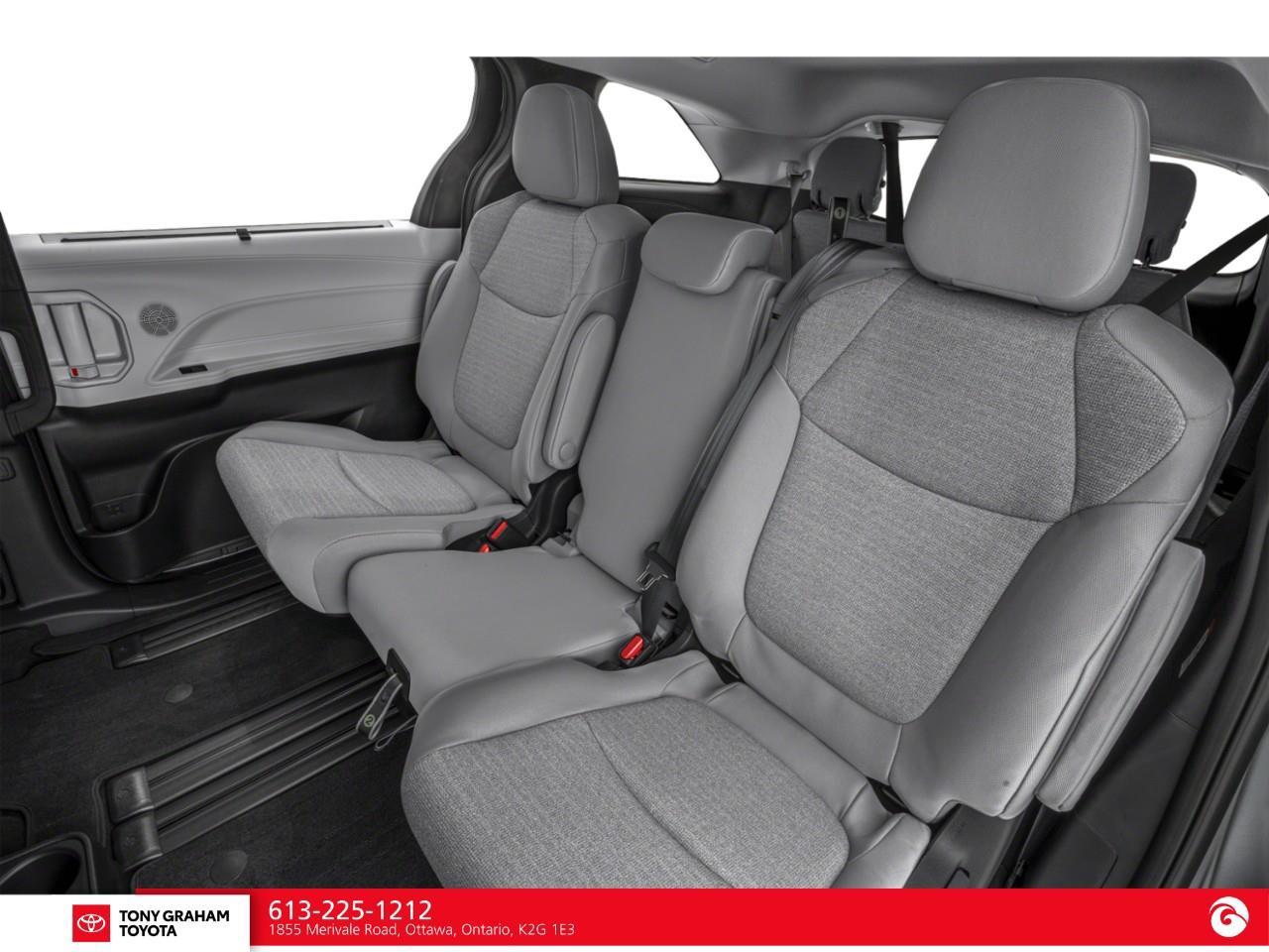 2025 Toyota Sienna LE 8-Passenger Photo
