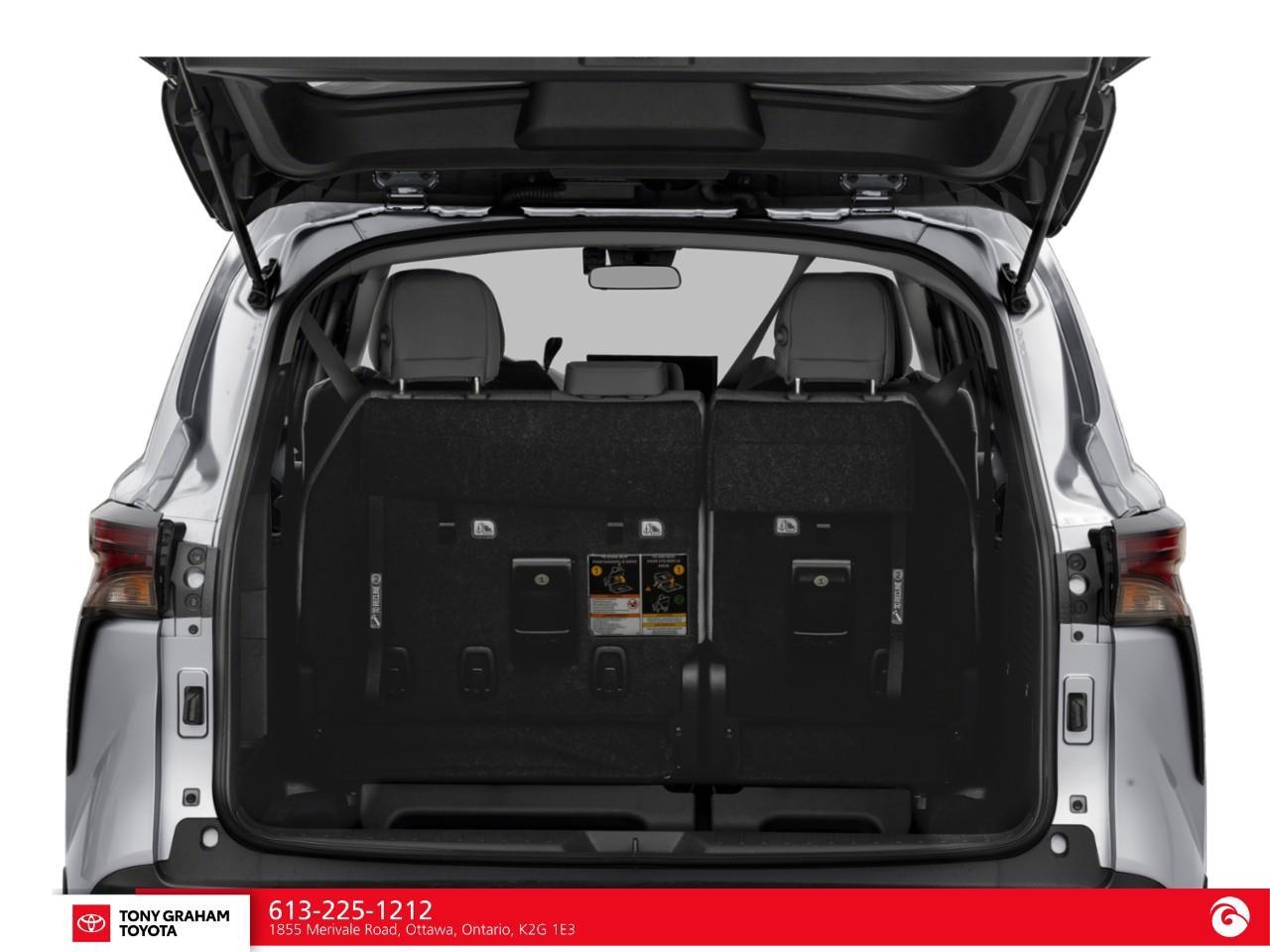 2025 Toyota Sienna LE 8-Passenger Photo