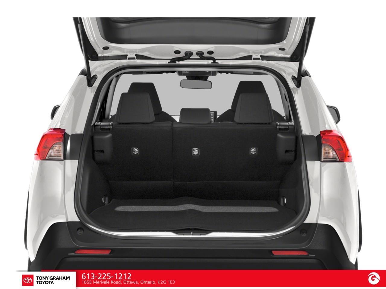 2022 Toyota RAV4 LE Photo