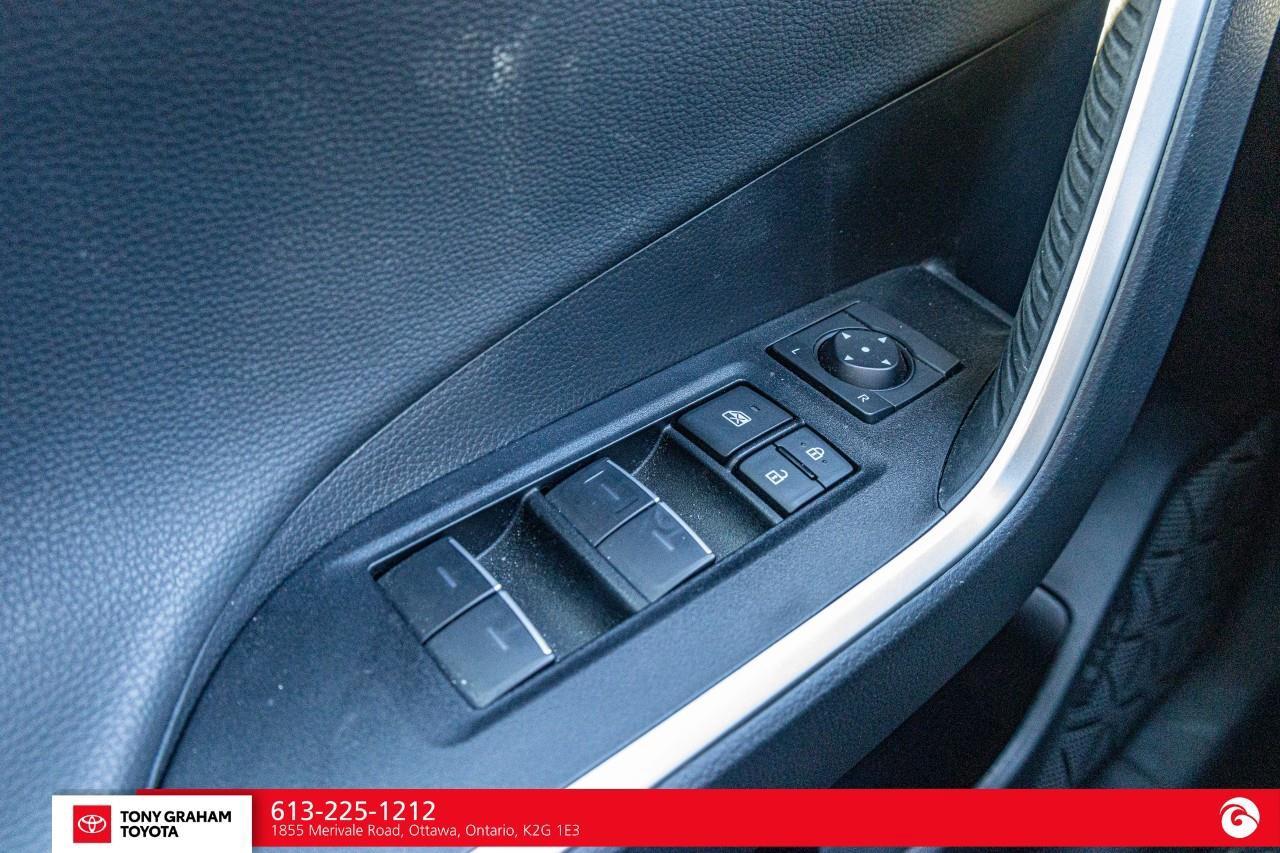 2025 Toyota RAV4 TRAIL Photo