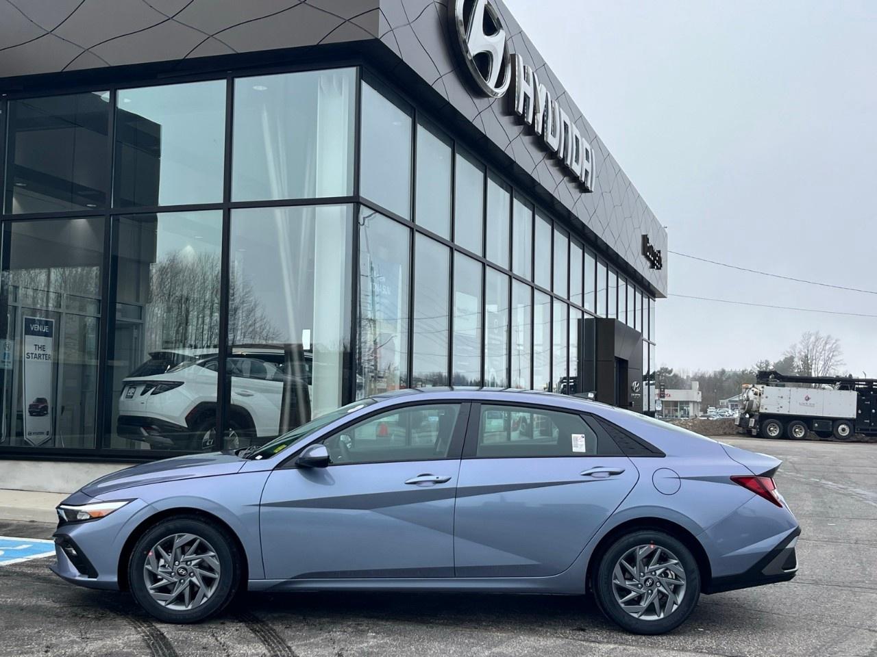 2026 Hyundai Elantra Preferred IVT Photo2