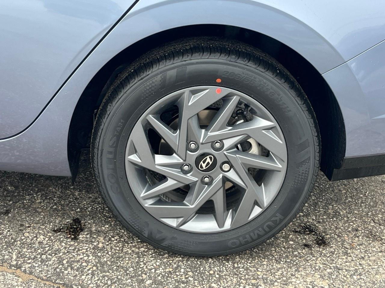 2026 Hyundai Elantra Preferred IVT Photo