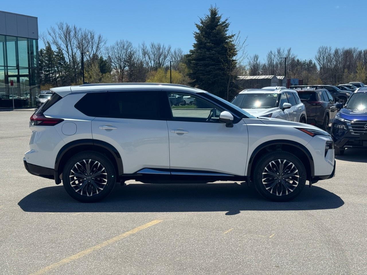 2026 Nissan Rogue AWD Platinum Photo2