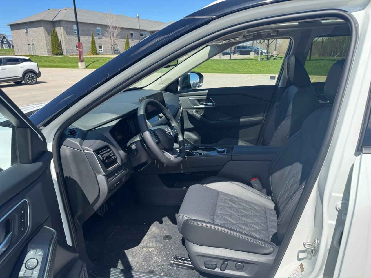 2026 Nissan Rogue AWD Platinum Photo