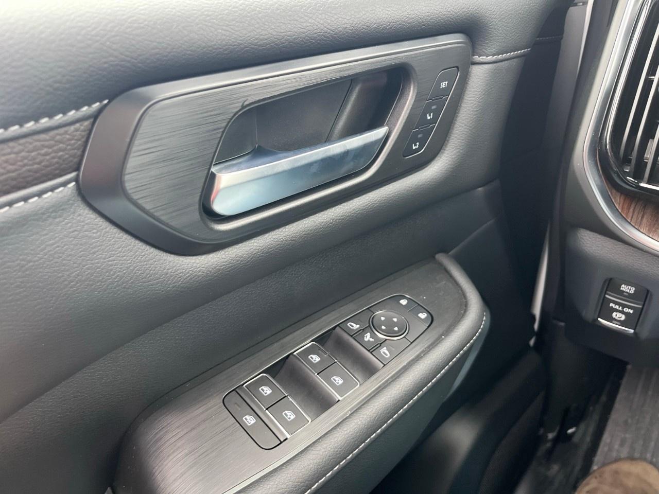 2026 Nissan Armada 4x4 Platinum Reserve Photo