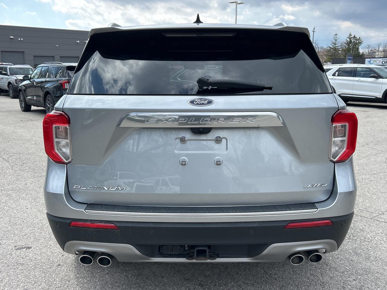 2022 Ford Explorer Platinum 4WD Photo3
