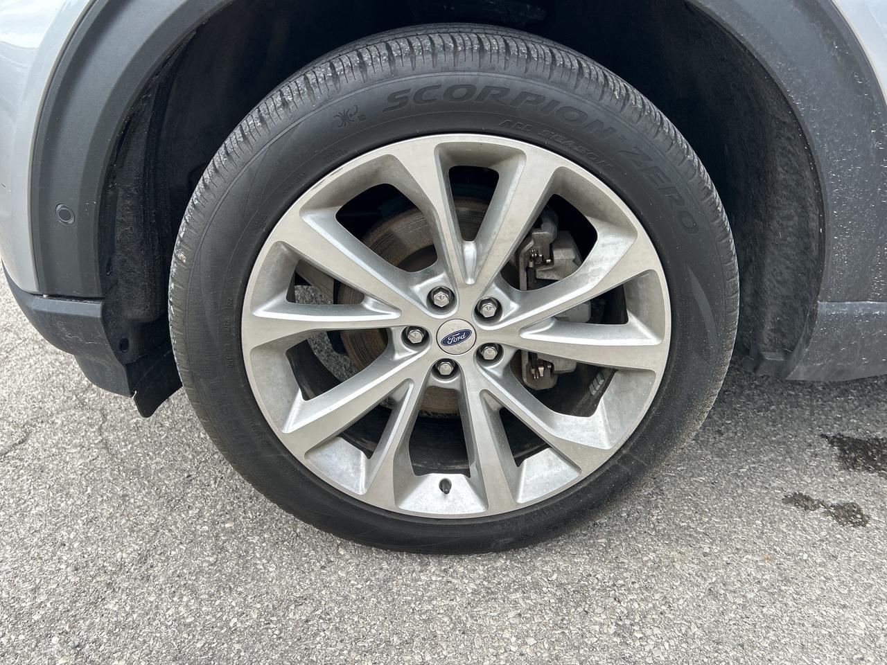 2022 Ford Explorer Platinum 4WD Photo