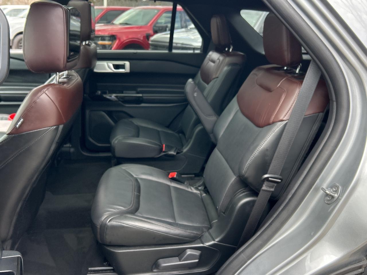 2022 Ford Explorer Platinum 4WD Photo