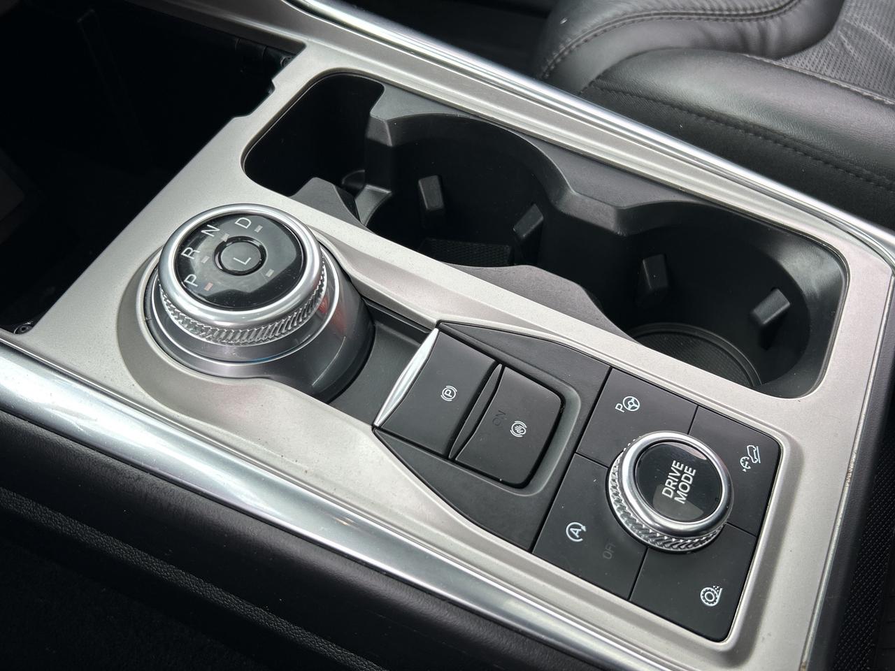 2022 Ford Explorer Platinum 4WD Photo