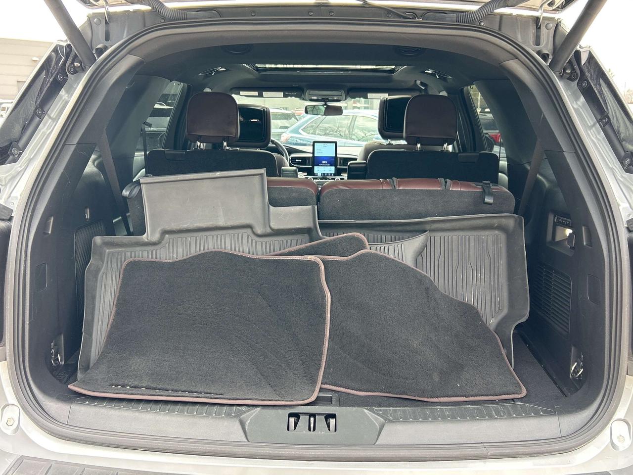 2022 Ford Explorer Platinum 4WD Photo4