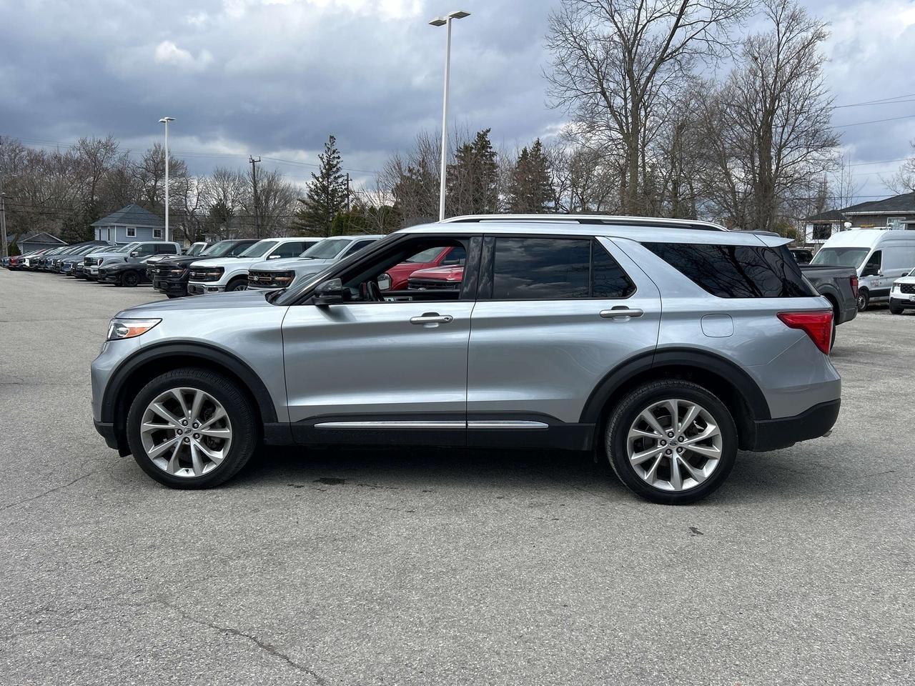 2022 Ford Explorer Platinum 4WD Photo1