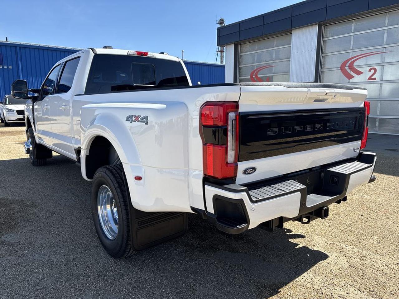 2026 Ford F-350 Super Duty DRW PLATINUM 8' Box 723A Photo4