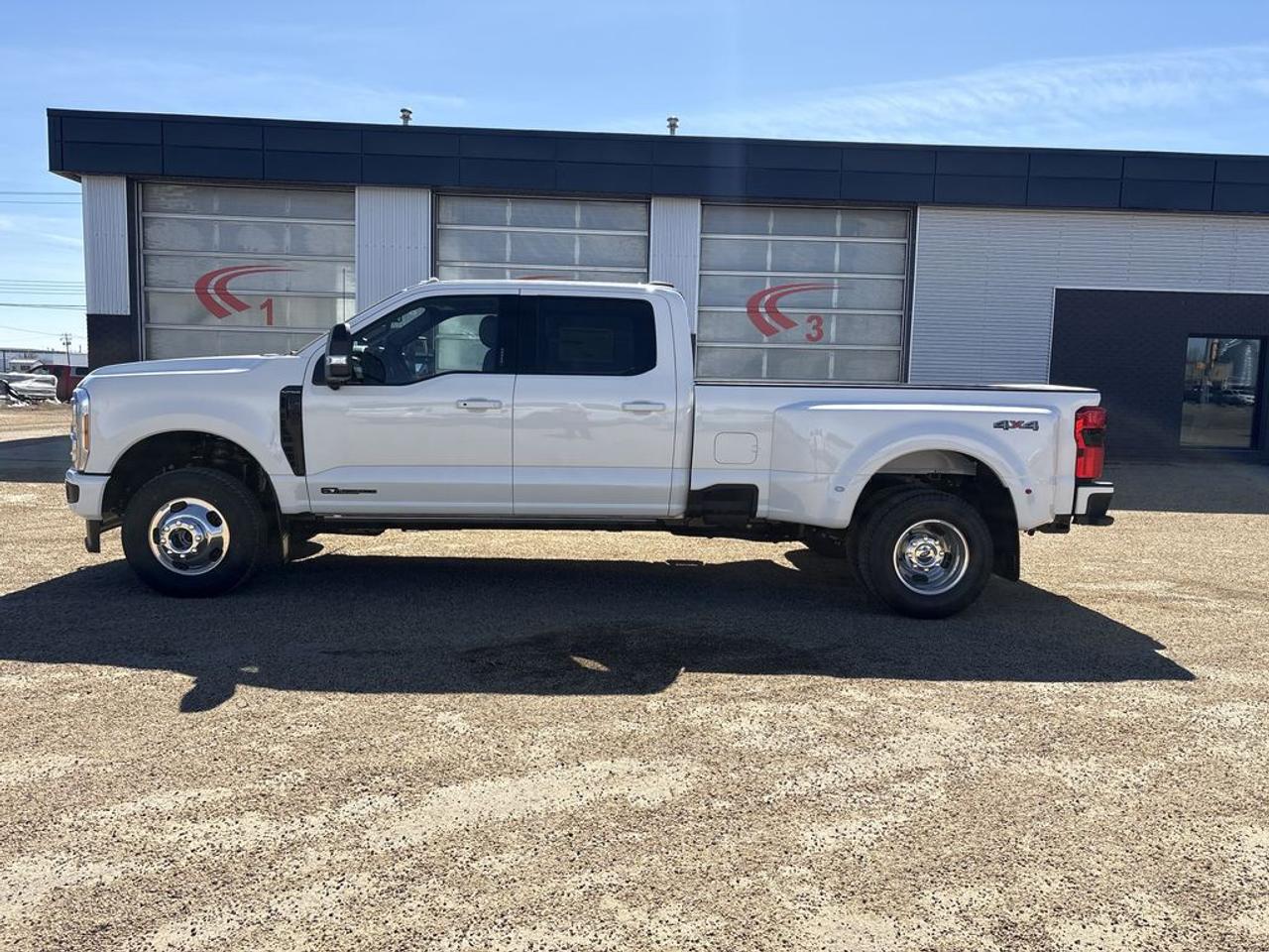 2026 Ford F-350 Super Duty DRW PLATINUM 8' Box 723A Photo3